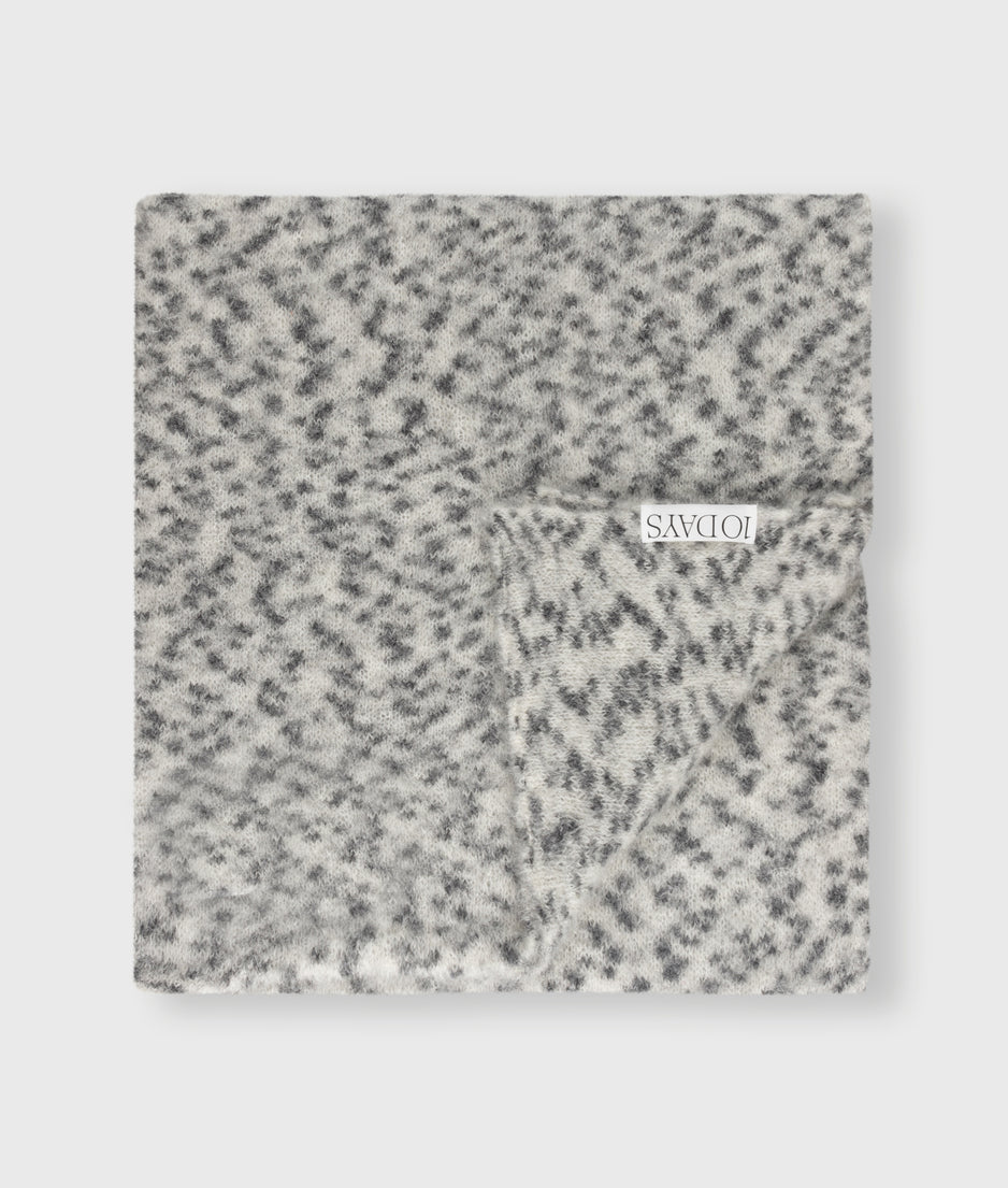 knitted scarf leopard | warm white