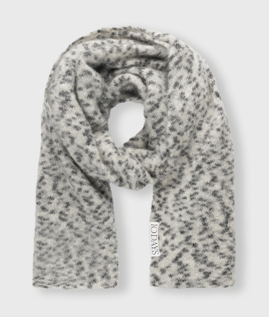 knitted scarf leopard | warm white