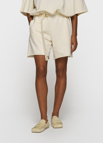belted shorts fleece | soft vanilla