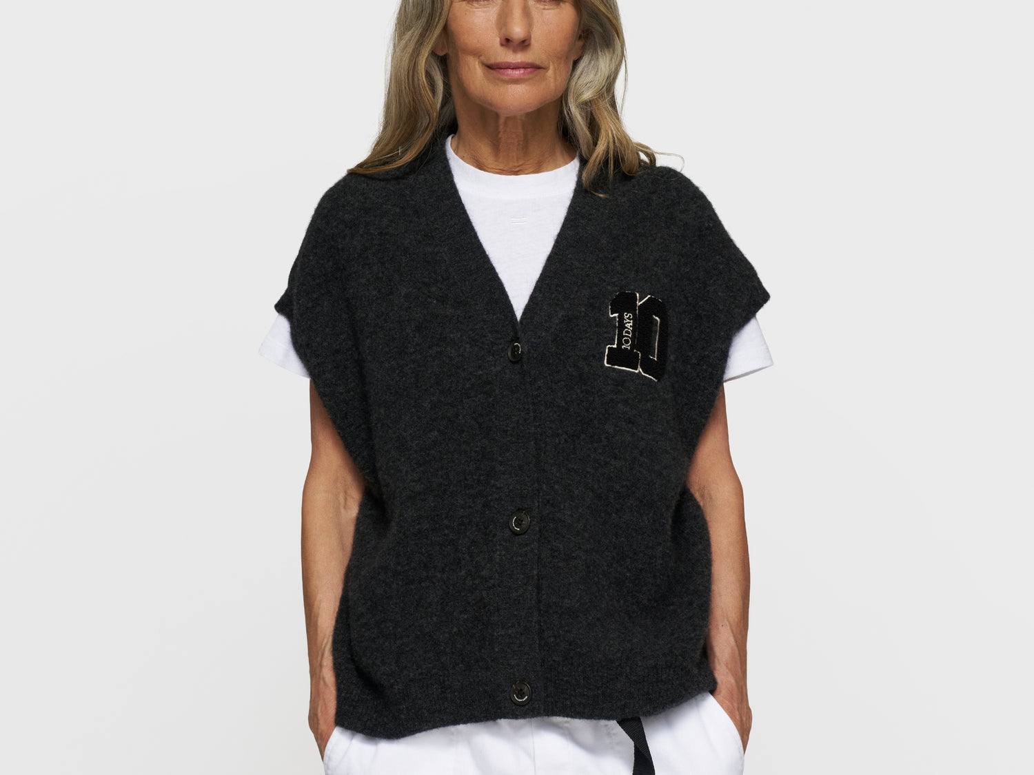 soft v-neck knit gilet | antra melee