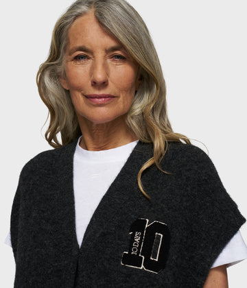 soft v-neck knit gilet | antra melee