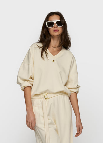 sweater v-neck fleece | soft vanilla