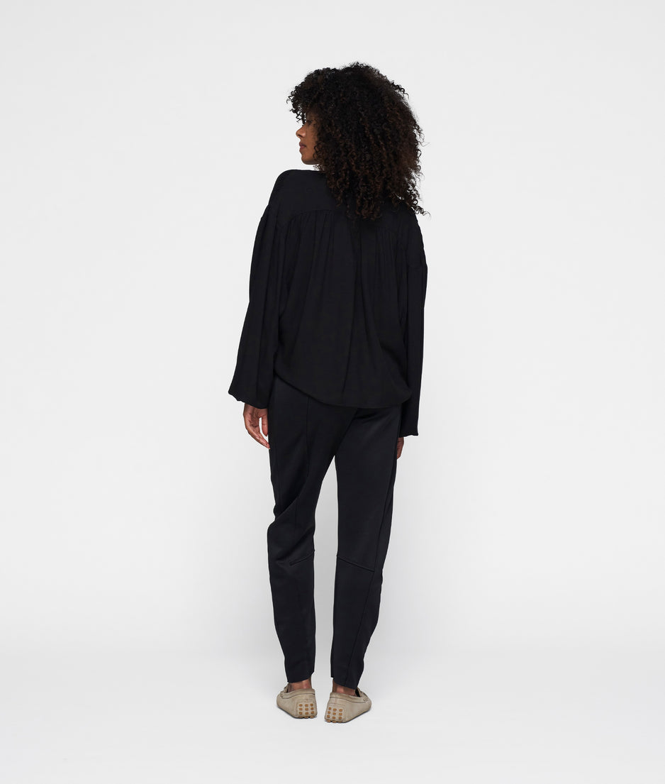 flowy blouse | black