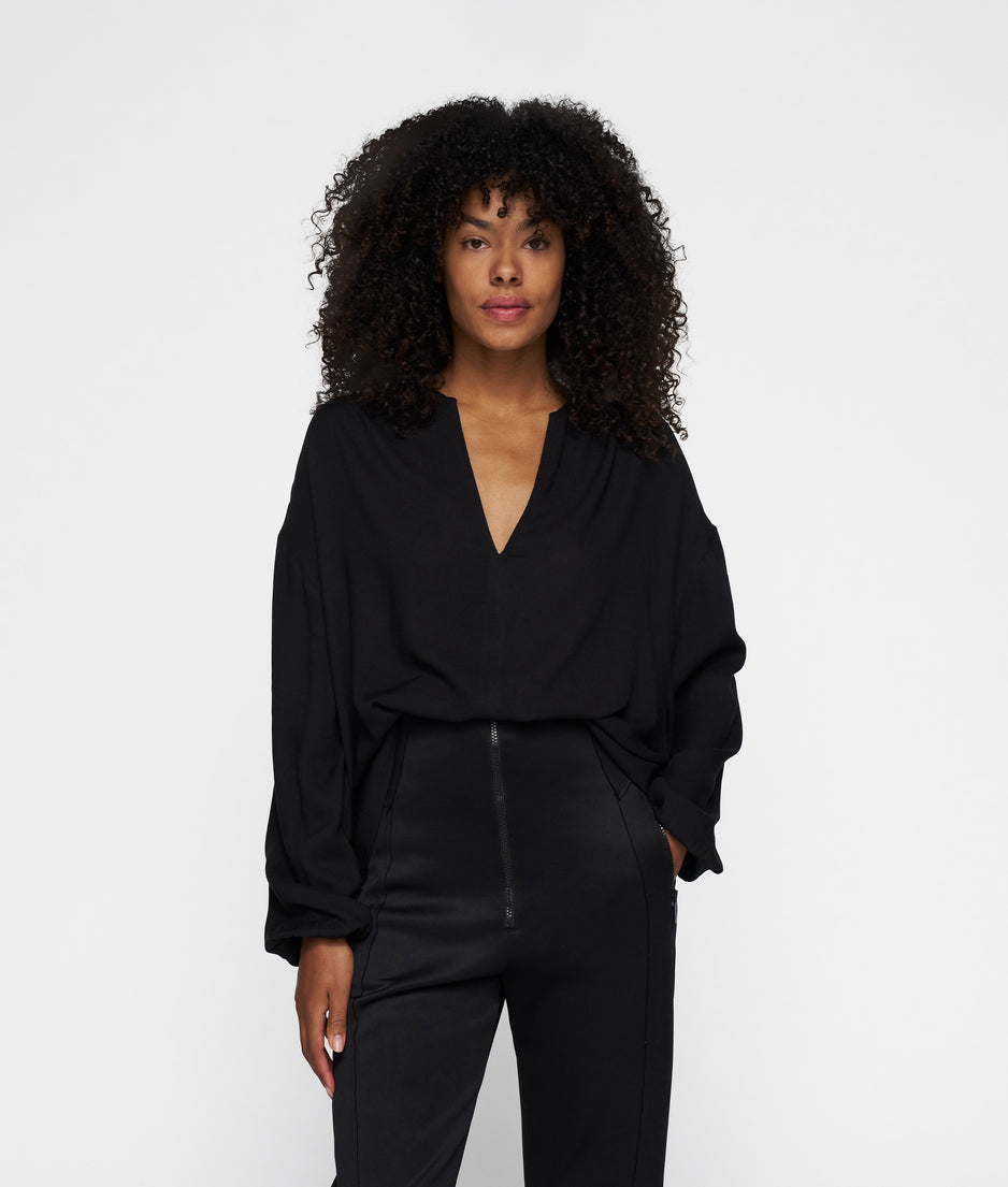 flowy blouse | black