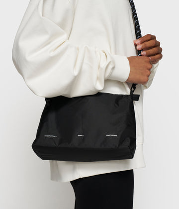 padded mini pouch | black