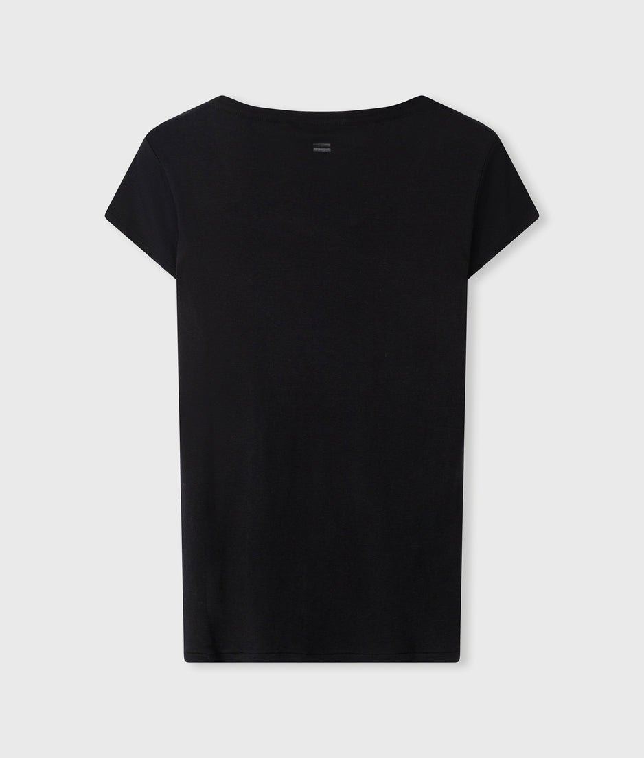 THE SLIM FIT TEE | black