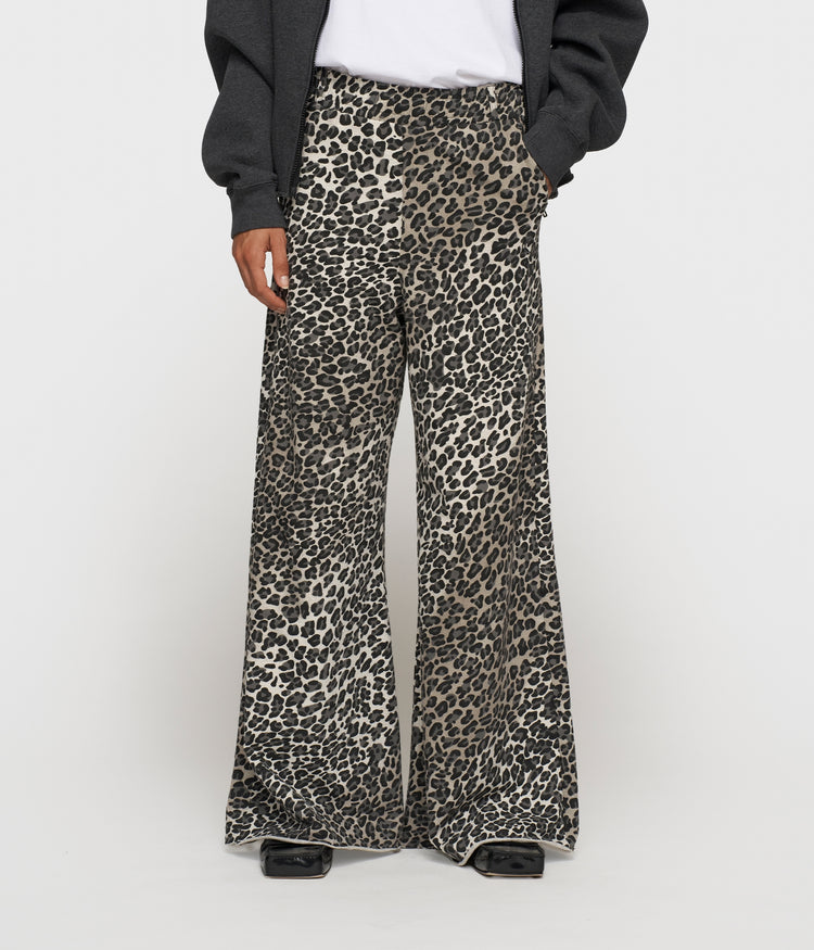 wide leg jogger leopard | soft white melee