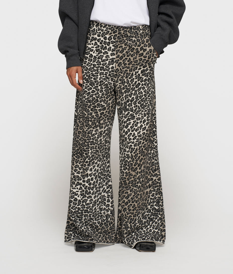 wide leg jogger leopard | soft white melee