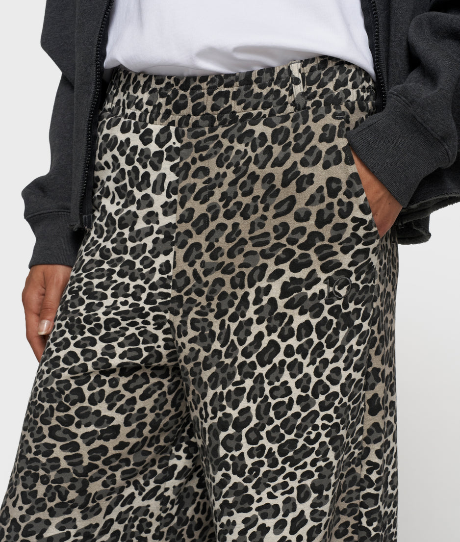 wide leg jogger leopard | soft white melee