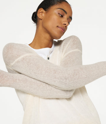 THE V-NECK KNIT SWEATER | ecru