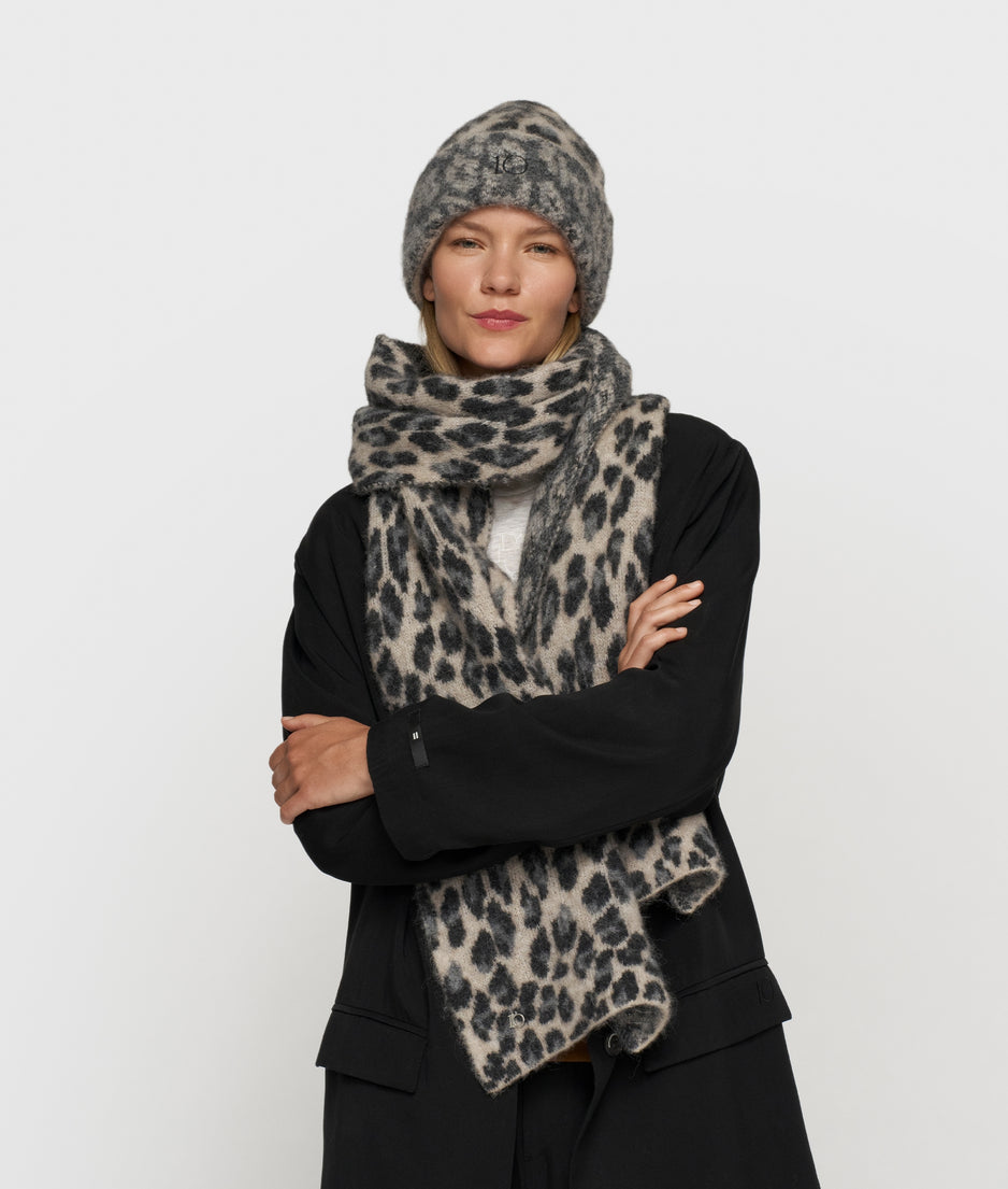 knit beanie leopard | soft white melee