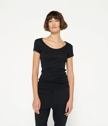 THE SLIM FIT TEE | black