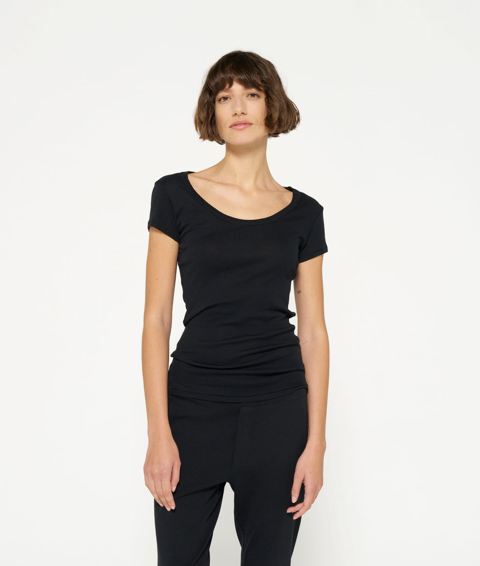 THE SLIM FIT TEE | black