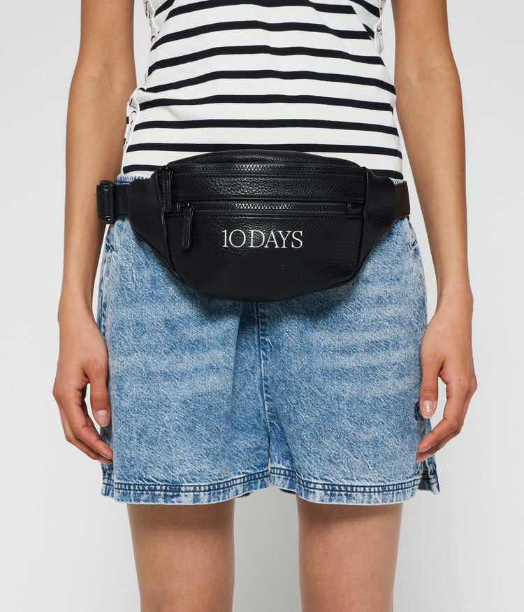 fanny pack | black