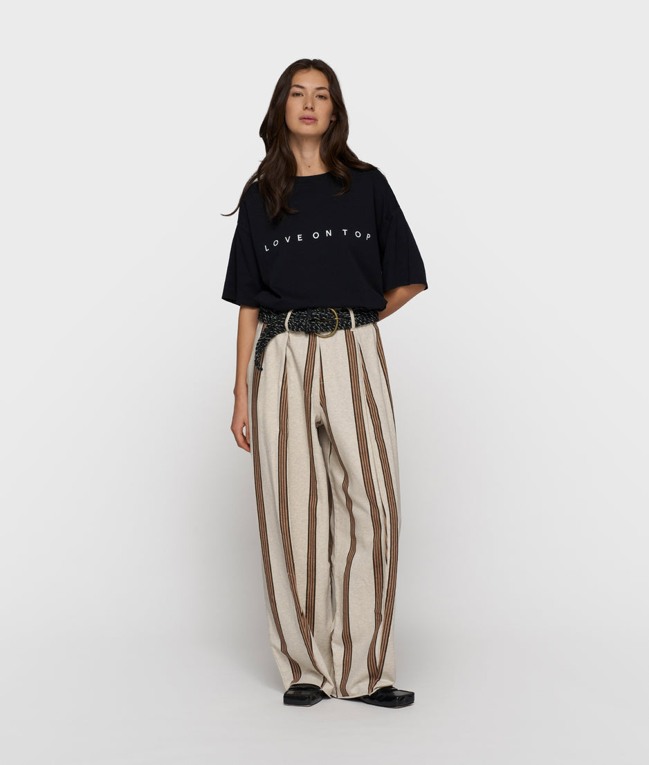 love tee | black
