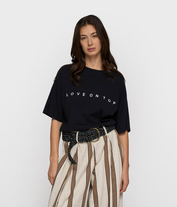 love tee | black