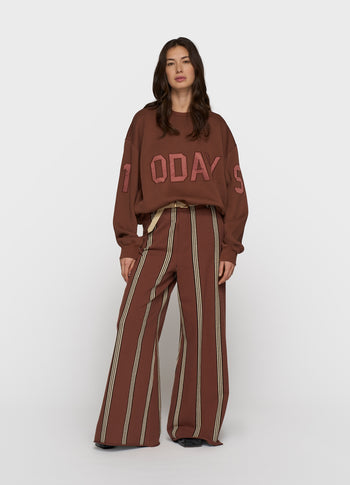 statement sweater logo | deep brown