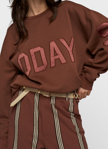 statement sweater logo | deep brown
