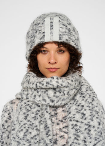 knitted beanie leopard | warm white