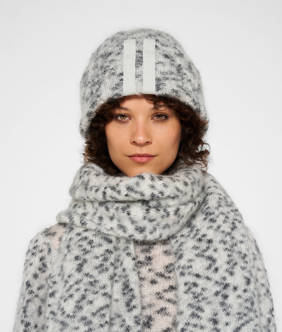 knitted scarf leopard | warm white
