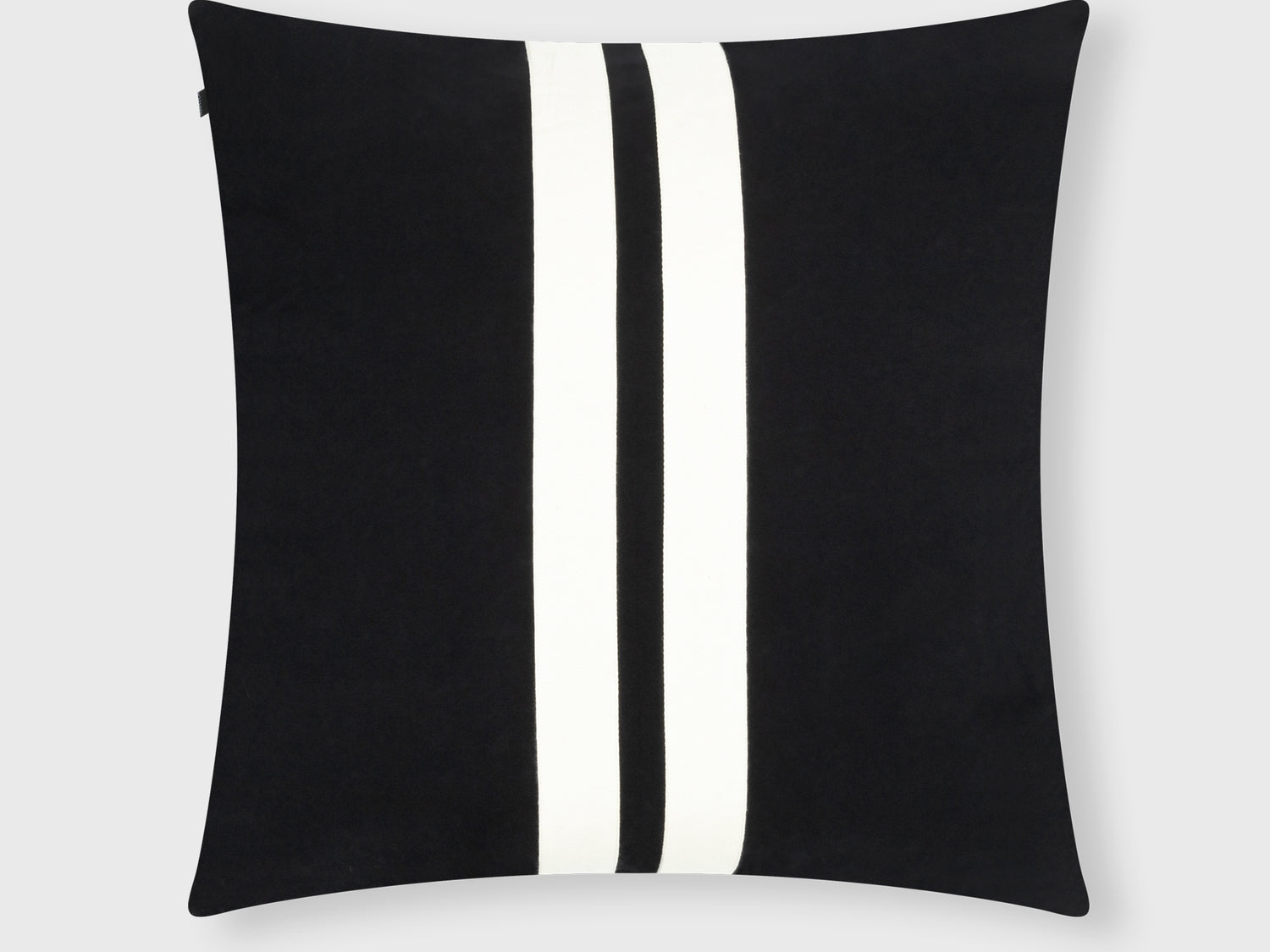 THE PILLOW COVER | black