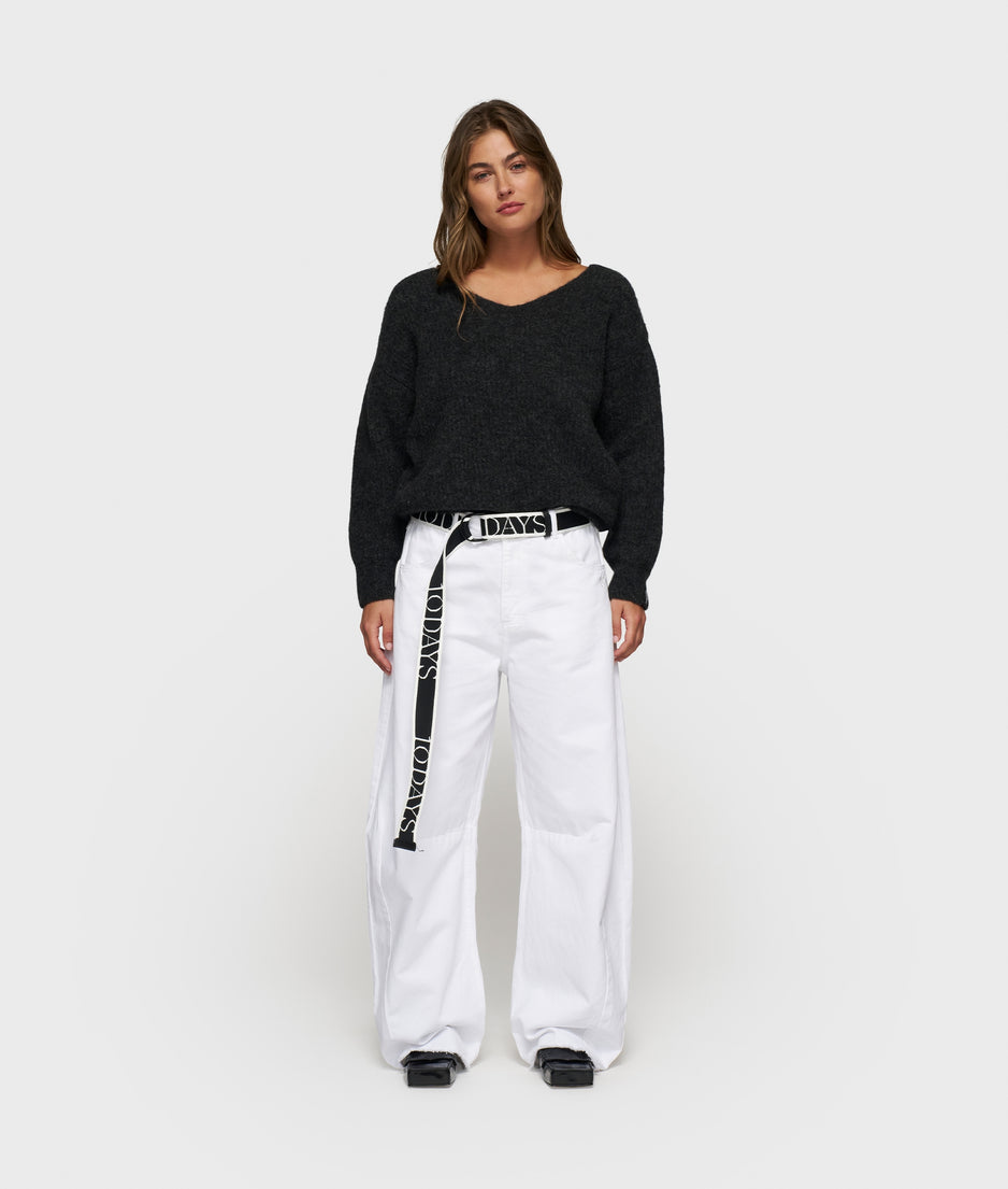 soft v-neck sweater knit | antra melee