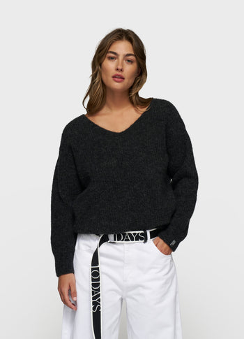 soft v-neck sweater knit | antra melee