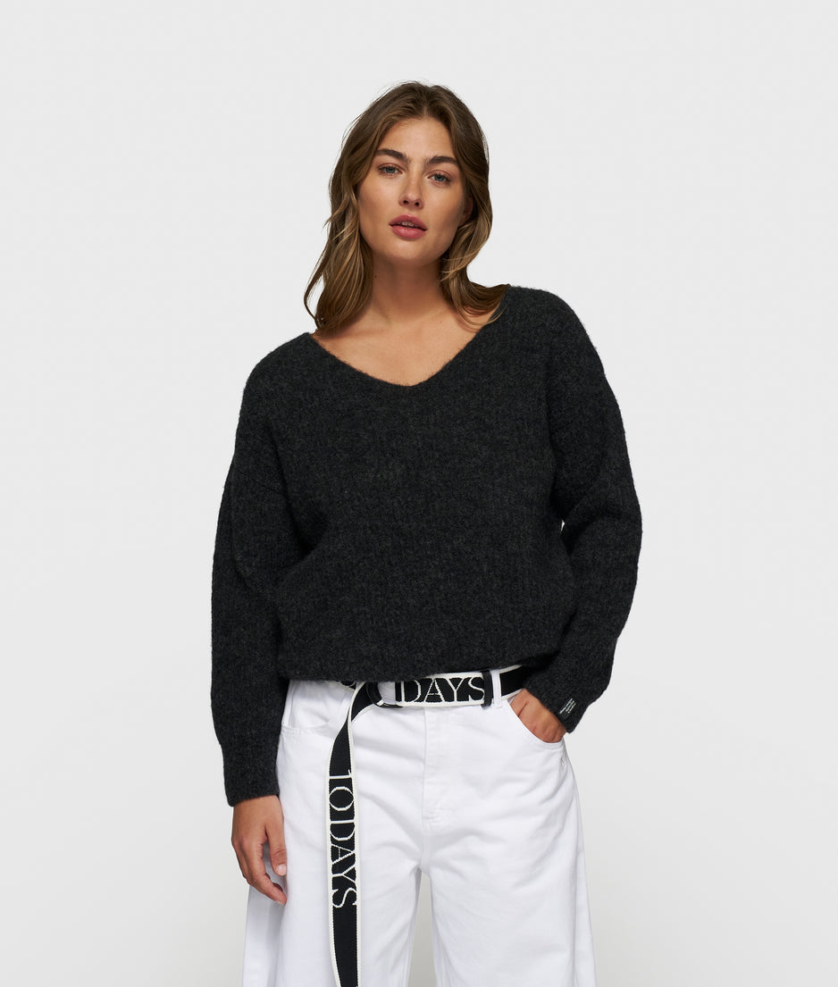 soft v-neck sweater knit | antra melee