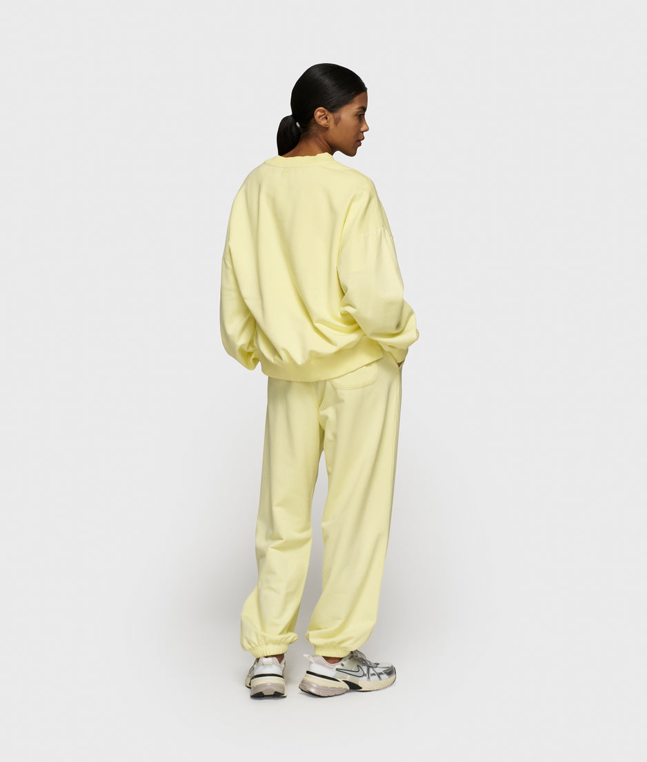 bar jogger logo | pastel yellow