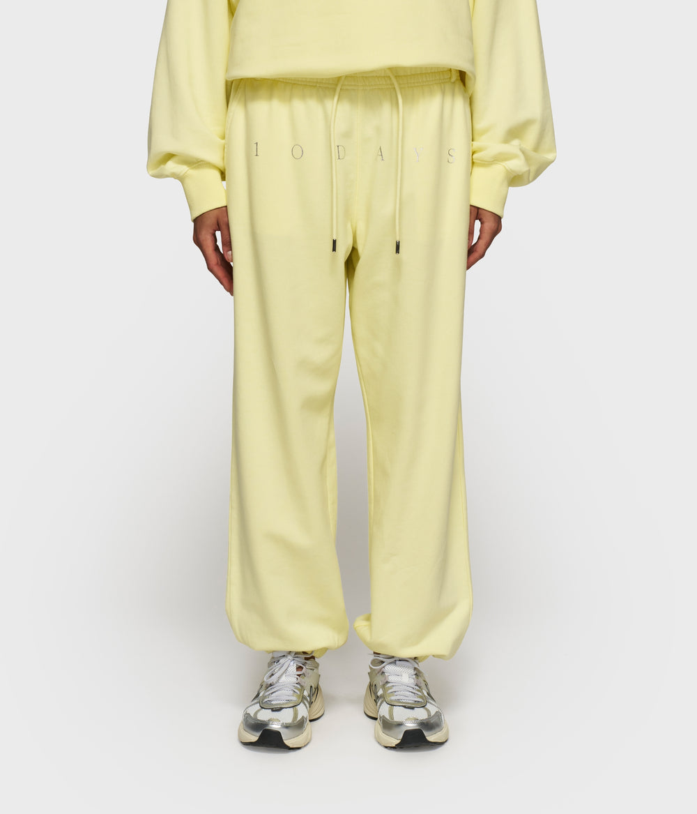 bar jogger logo | pastel yellow