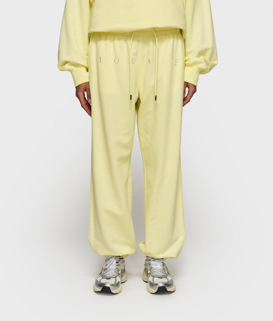 bar jogger logo | pastel yellow