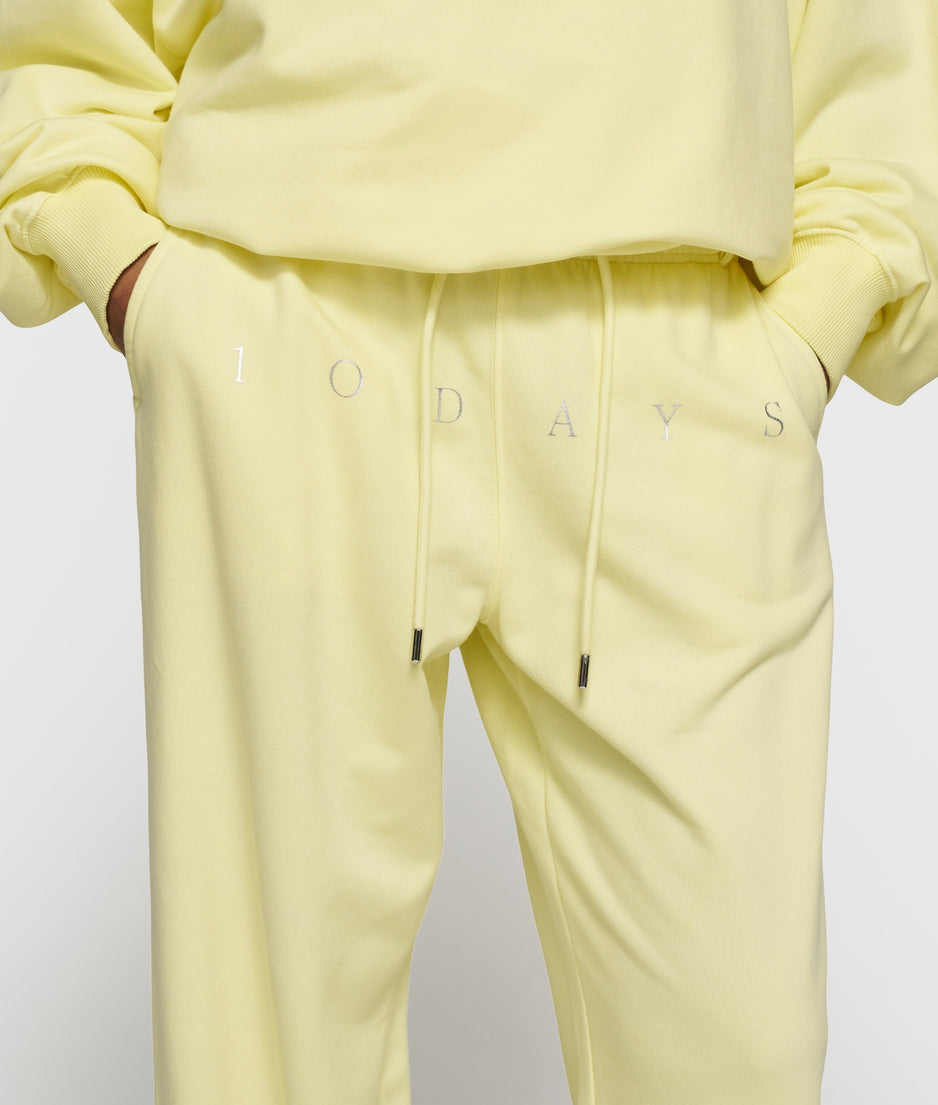 bar jogger logo | pastel yellow