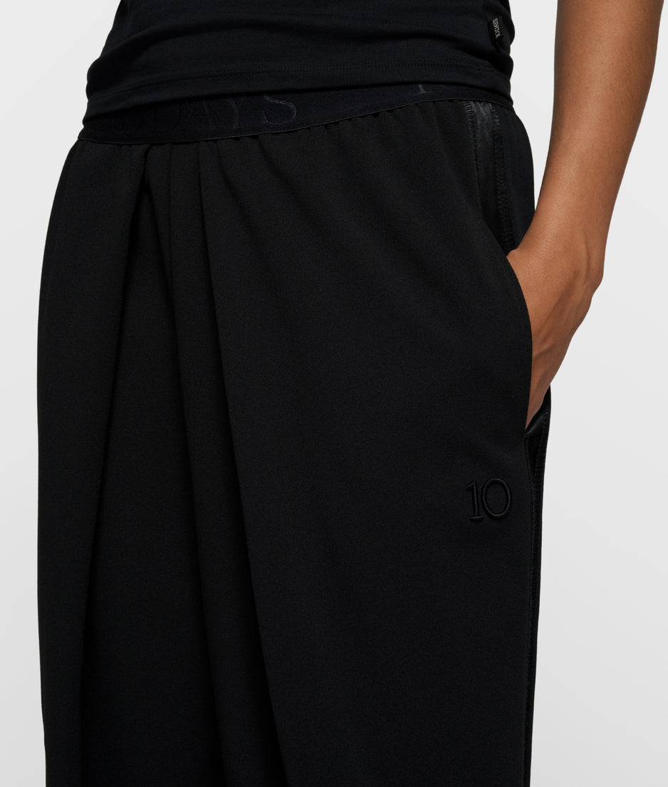 pleated pants | black