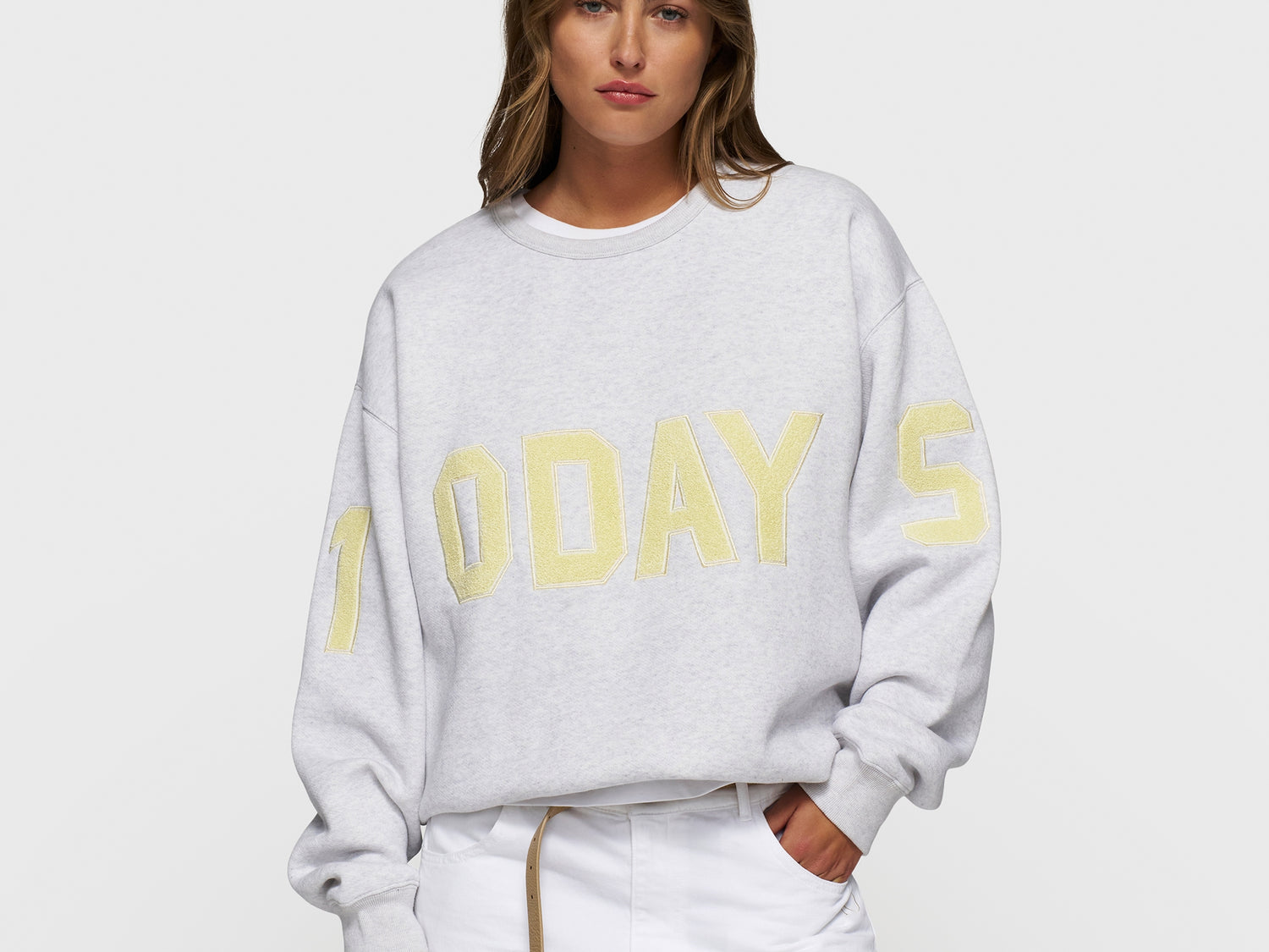 statement sweater logo patch | white grey melee