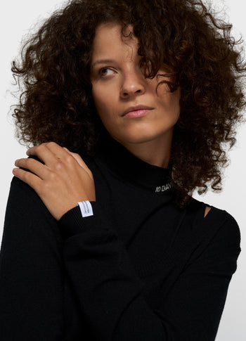 deep neck knit sweater | black