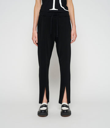 flowy jogger crepe | black