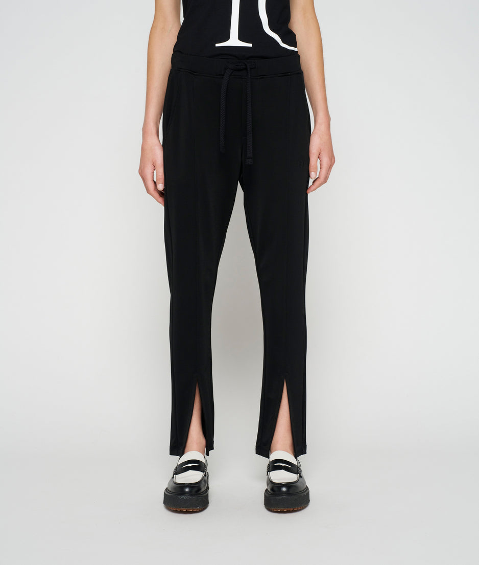 flowy jogger crepe | black