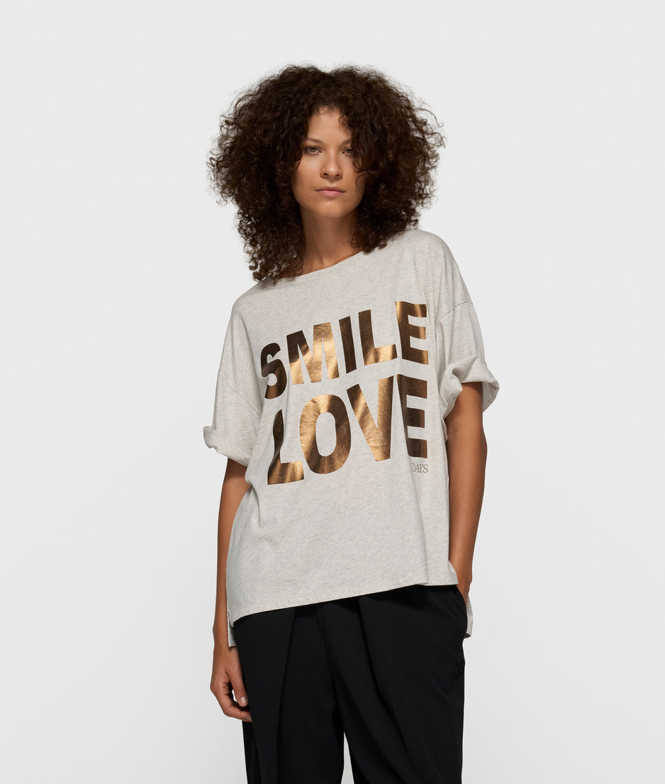 tee smile love | soft white melee