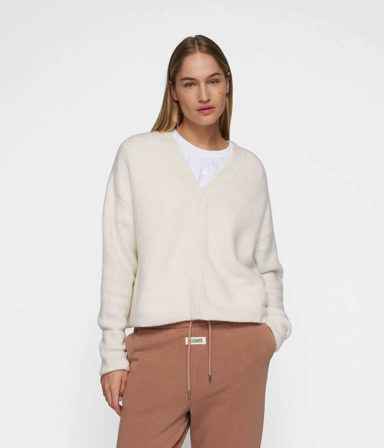 v-neck knit sweater | ecru