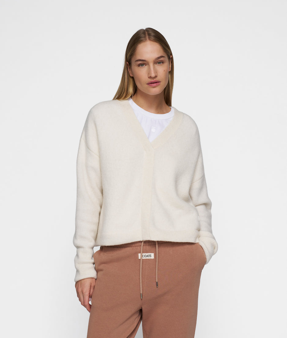 v-neck knit sweater | ecru