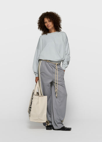 sweater pleat | clean blue