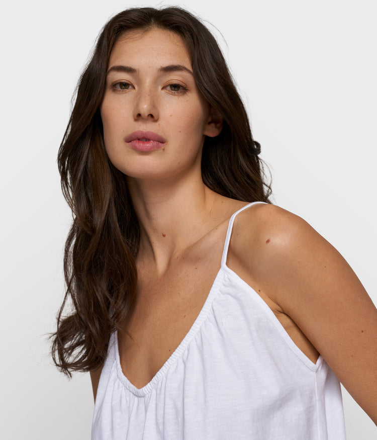 top gathered neck | white