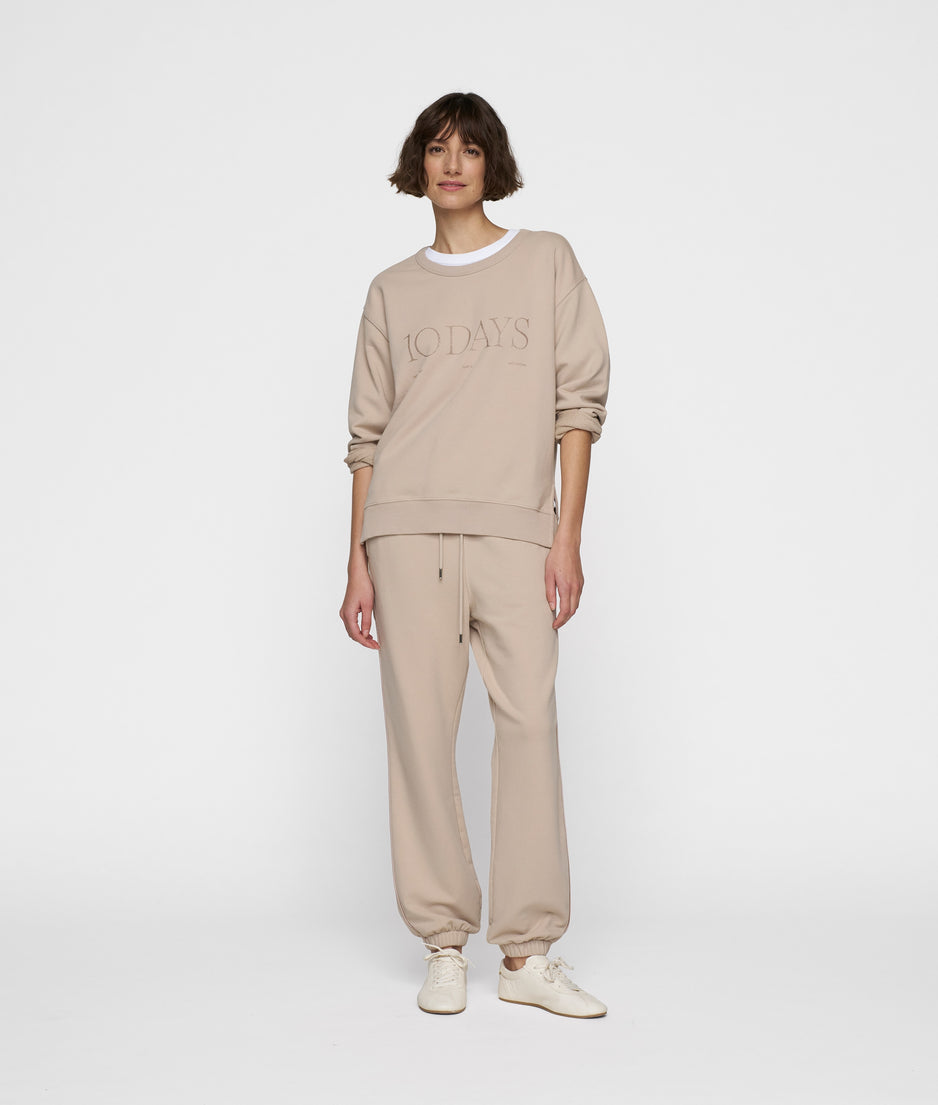 sweater logo | rope