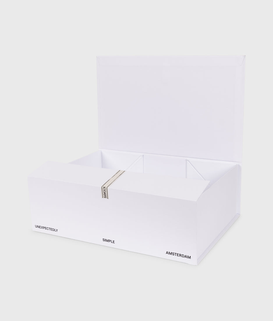 Gift Box M 36x26x12CM | white