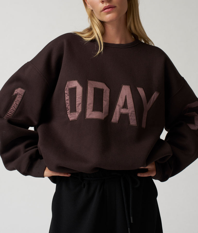 SWEATSHIRT