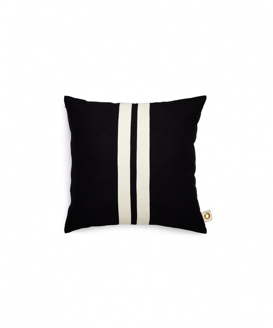 THE PILLOW COVER | black